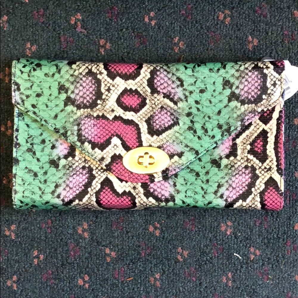 Snakeskin clutch